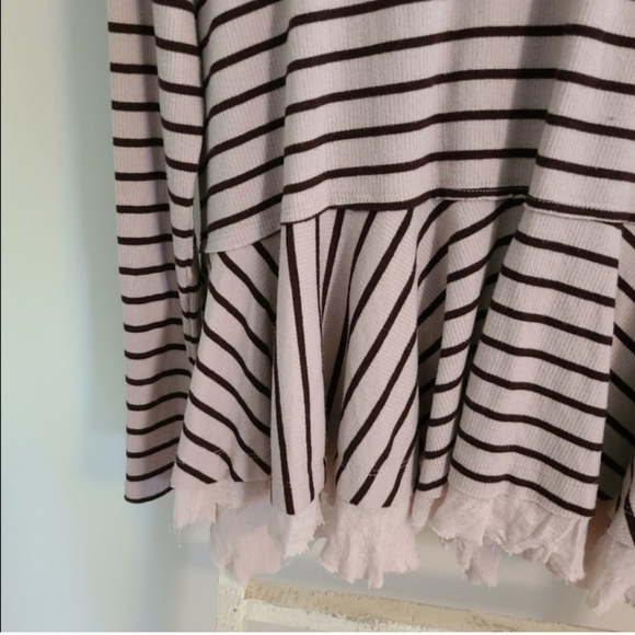 Free People Top We the free womens Medium Ribbed flounce hem v-neck thumbholes - Picture 4 of 6